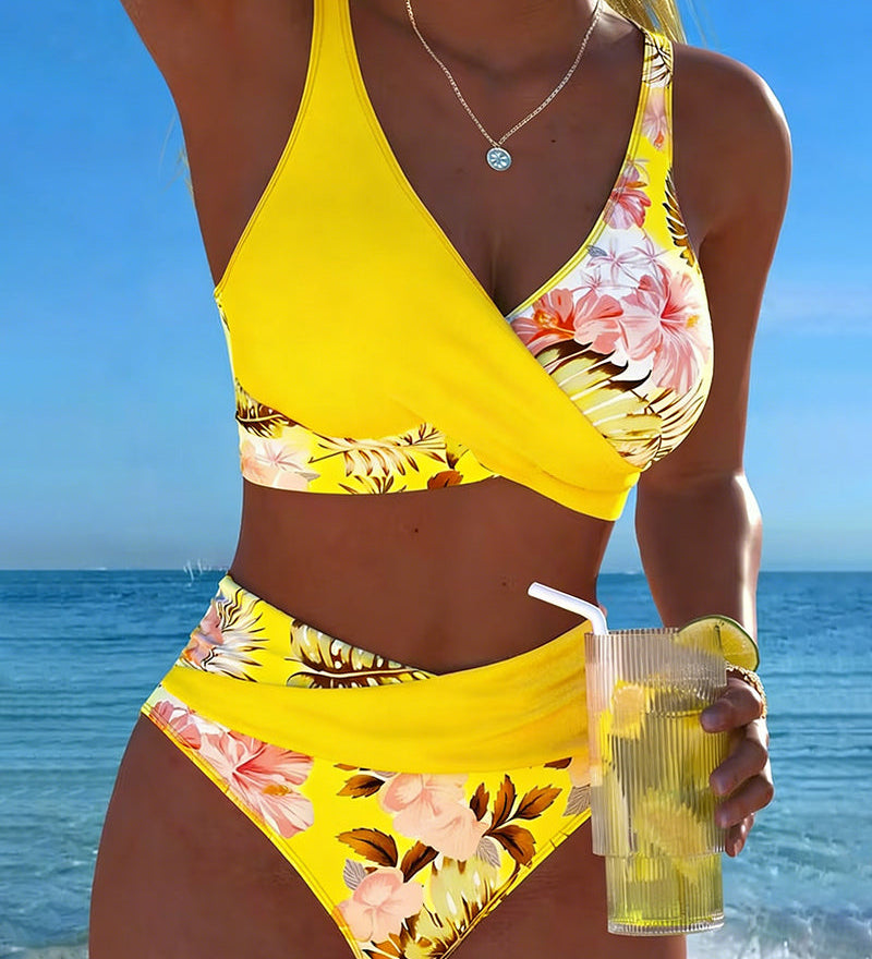 Bikini com Contraste e Padrão Floral